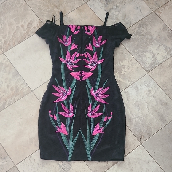 Guess Black and Pink Off-the-Shoulder Bodycon Mini Dress - Picture 2 of 9